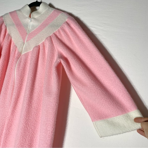 Vintage Hamilton Pink and White Fleece Long Sleeve Housecoat Robe Nightgown L - Picture 7 of 16